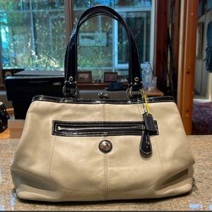 #51 Handbag Coach Tote Laura Spectator Cream with Navy Patent Straps